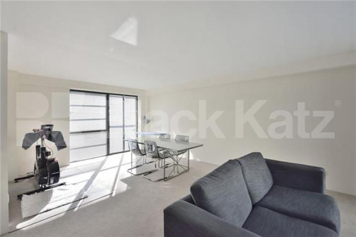 			STUNNING APARTMENT IN A PORTED DEVELOPMENT IN KING'S CROSS, 2 Bedroom, 1 bath, 1 reception Apartment			 Ice Wharf, KINGS CROSS